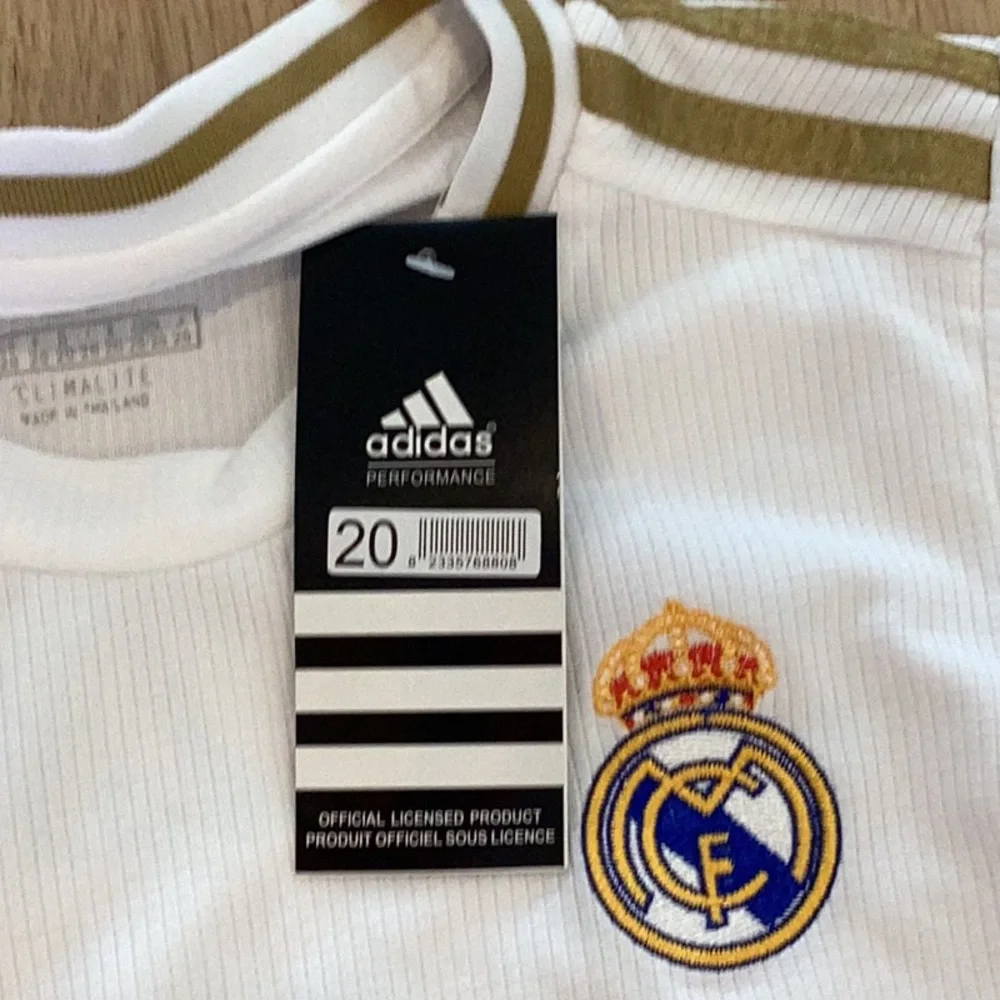 Adidas Kids Real Madrid White & Gold Jersey & shorts soccer jersey set emirates - Picture 2 of 5